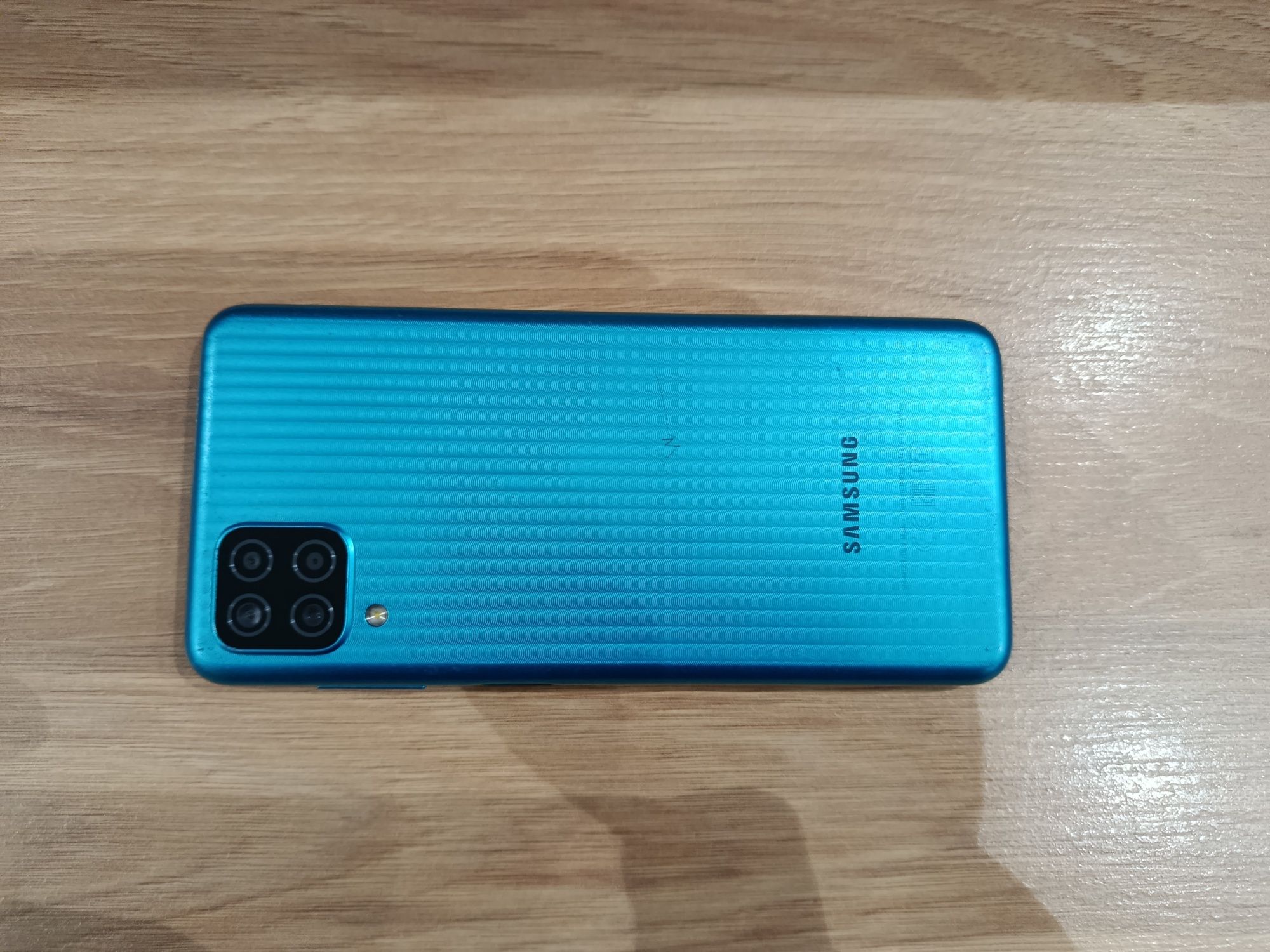 Samsung M12 32ga 4. xolati yaxshi