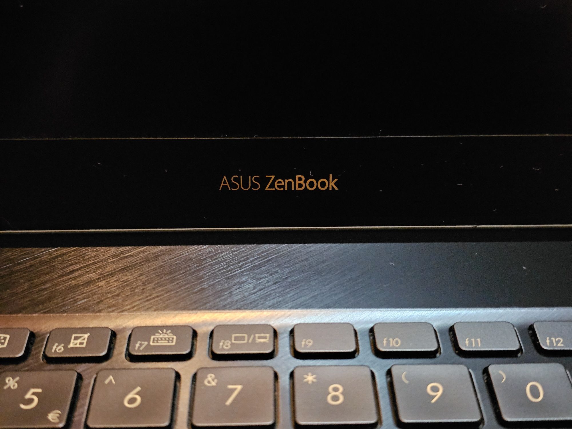 Laptop Asus ZenBook Pro