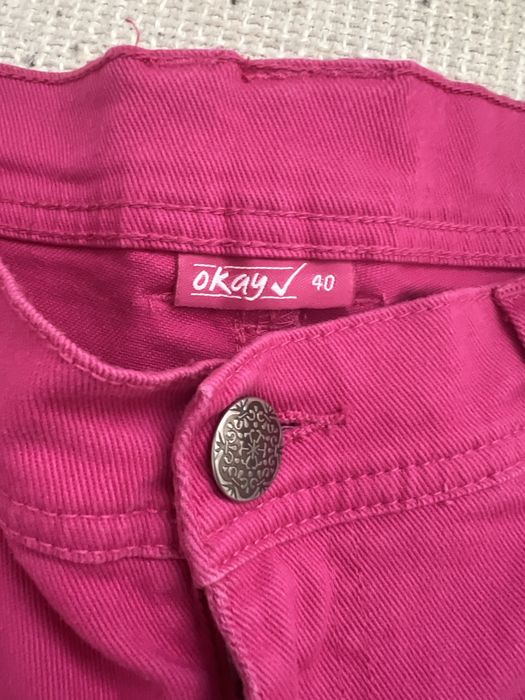 Pantaloni de blugi scurti roz, noi