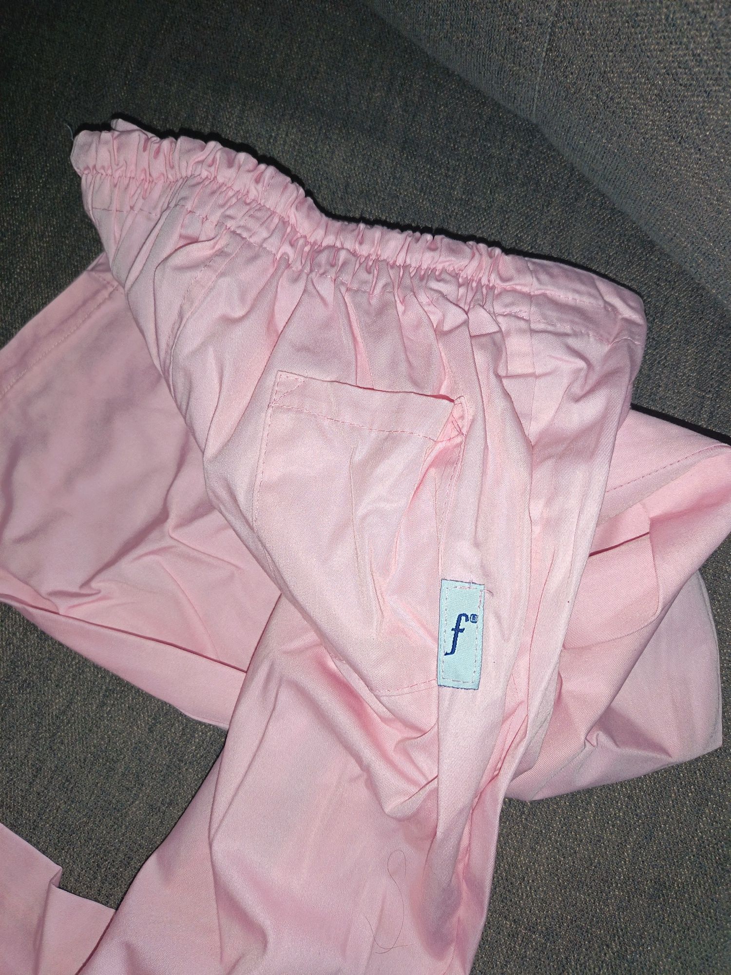Costum medical nou, Femina
