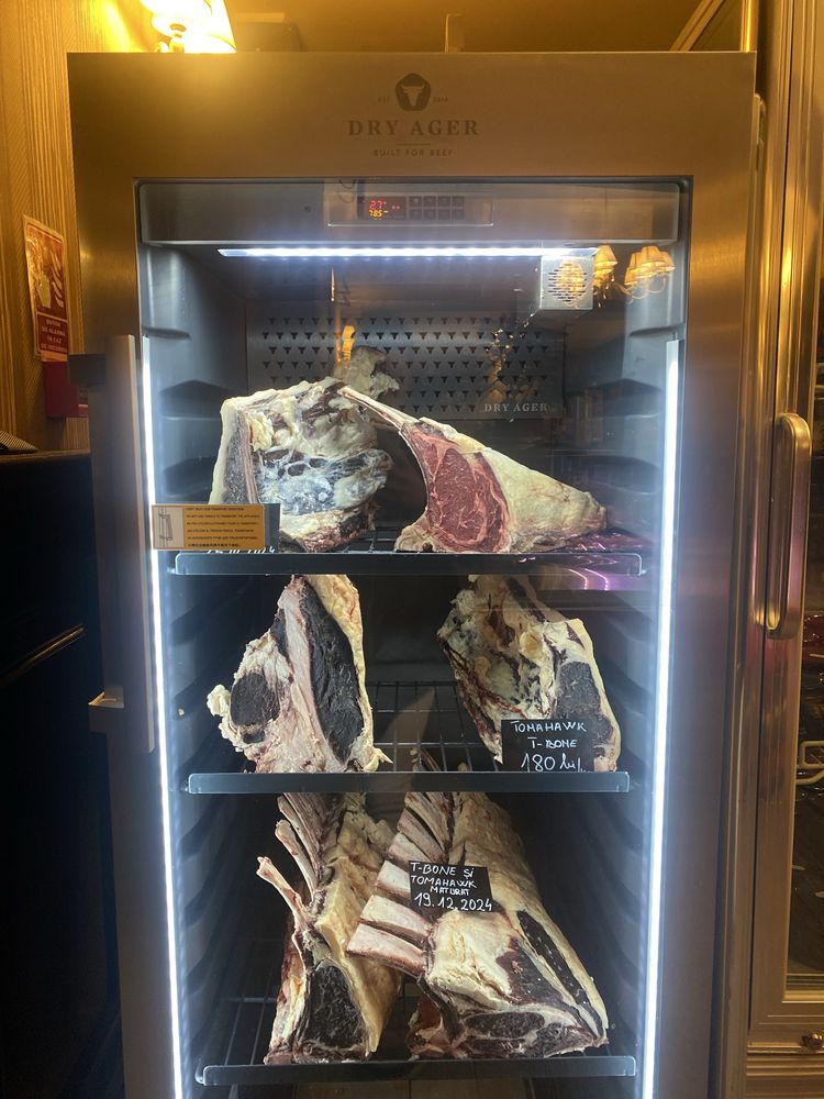 Vând vitrine frigorifice