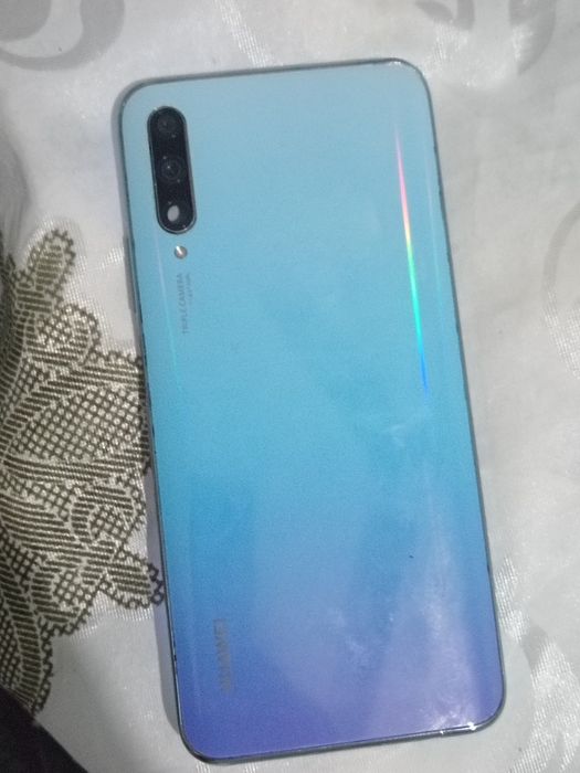 Assalomu alaykum HUVAVEI y9 sotildi narxi 800 ming