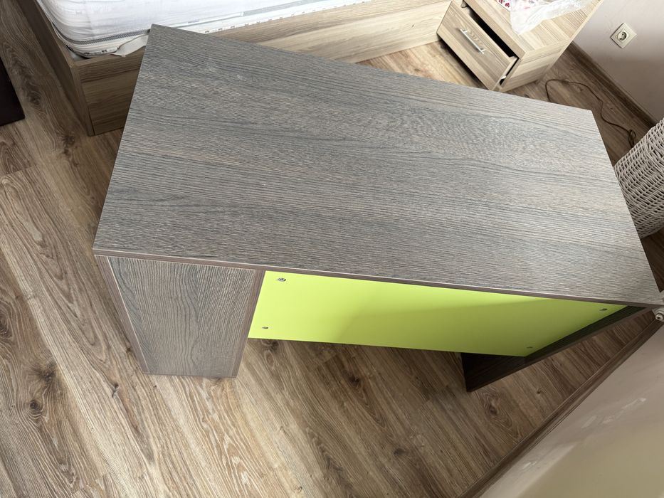 Бюро, гардероб, скрин, легло