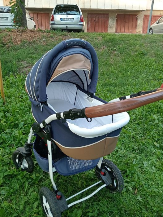 Cărucior de bebeluși