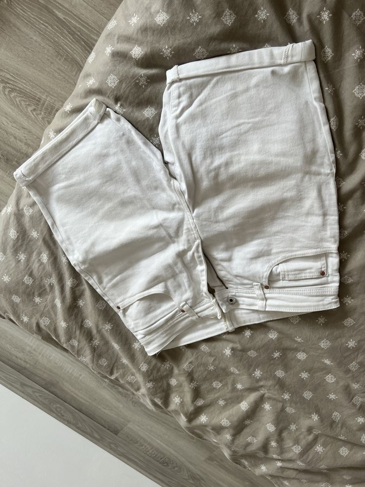Pantaloni scurti de blugi Zara