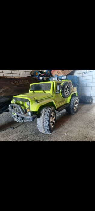 Детская машинка, электромобиль