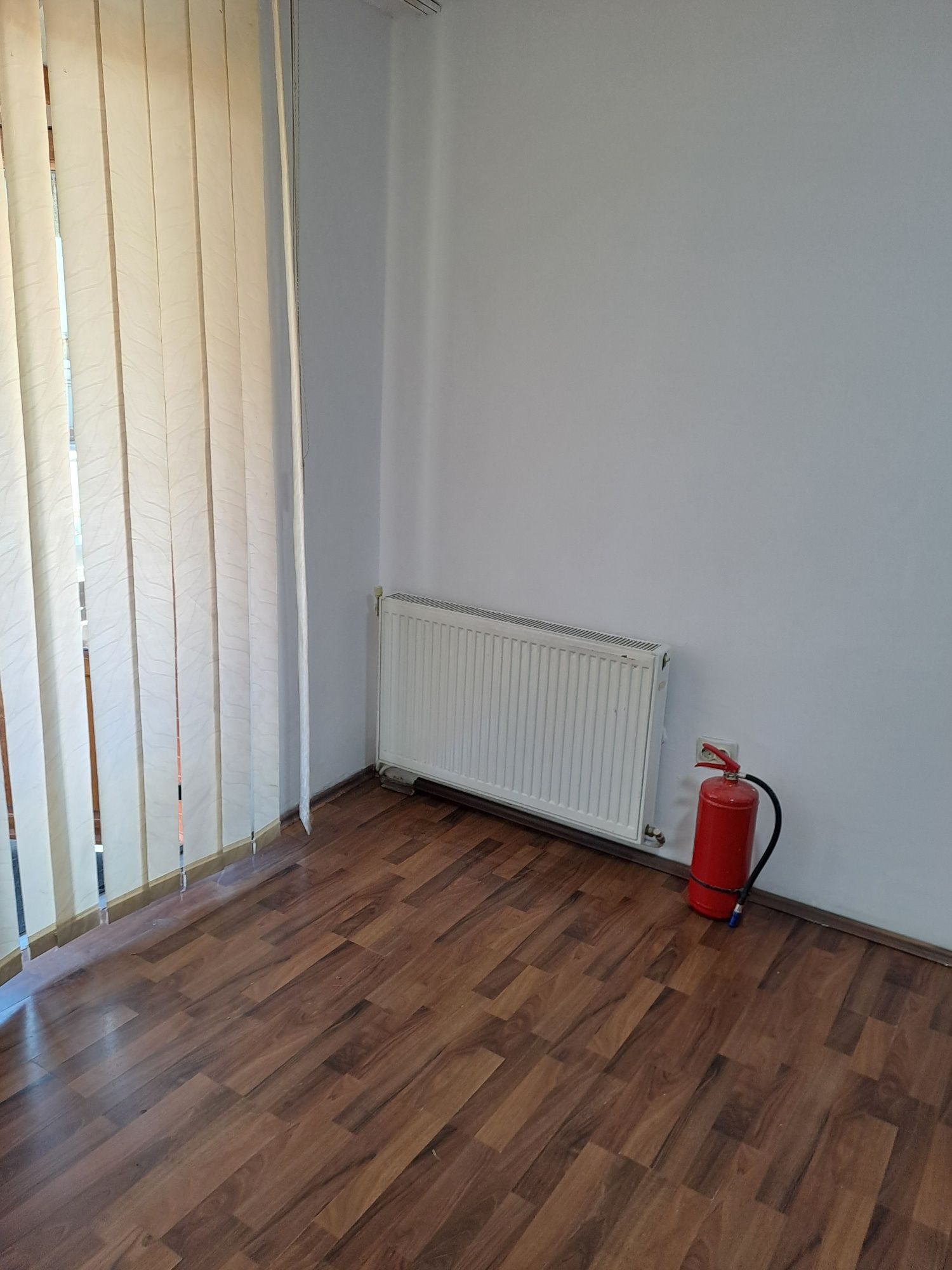 Închiriez spațiu comercial, birou