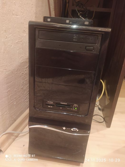 Игравой системный блок с монитором