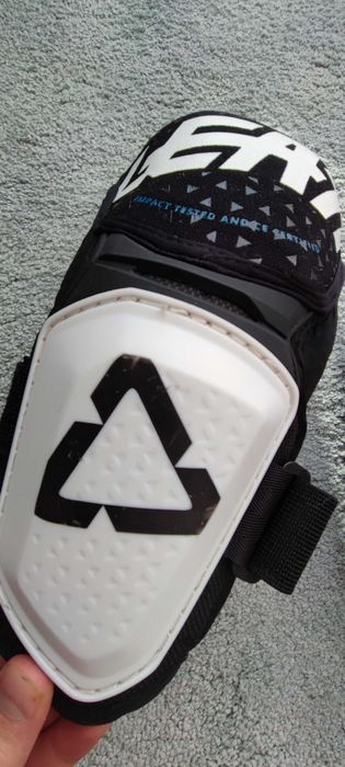 Leatt 3DF Hybrid S/M – genunchiere motocross / enduro – premium