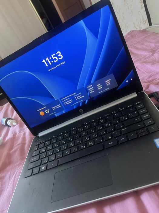 «Ноутбук HP 14s-dq0023ur Отличный внешний вид, требует замену аккум