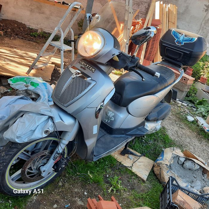 Vând / schimb cu remorcă/auto/bus scuter Aprilia, 125cc, inmatriculat