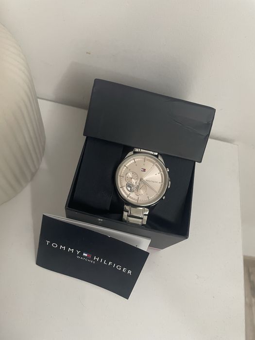Часовник Tommy Hilfiger