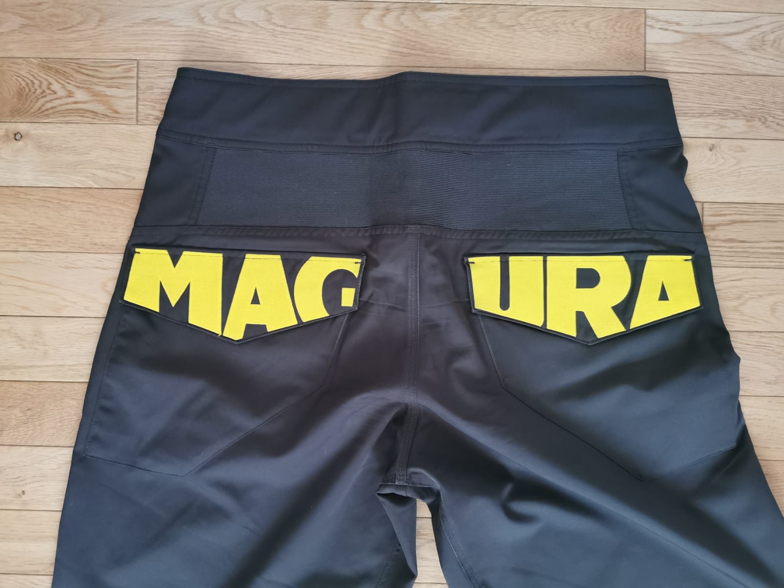 Pantaloni scurți Maloja L
