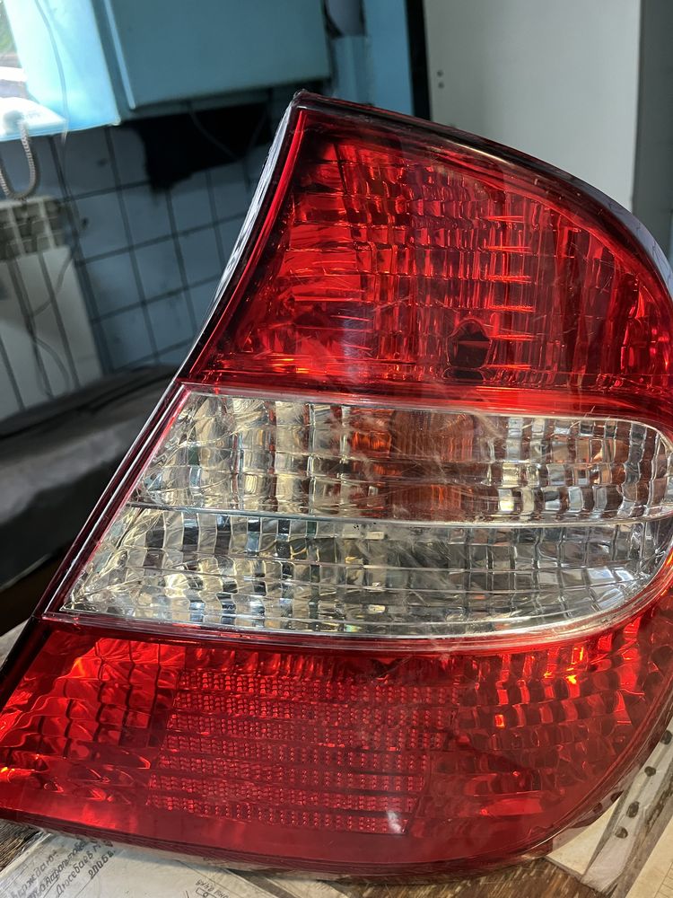 Toyota задний фонарь