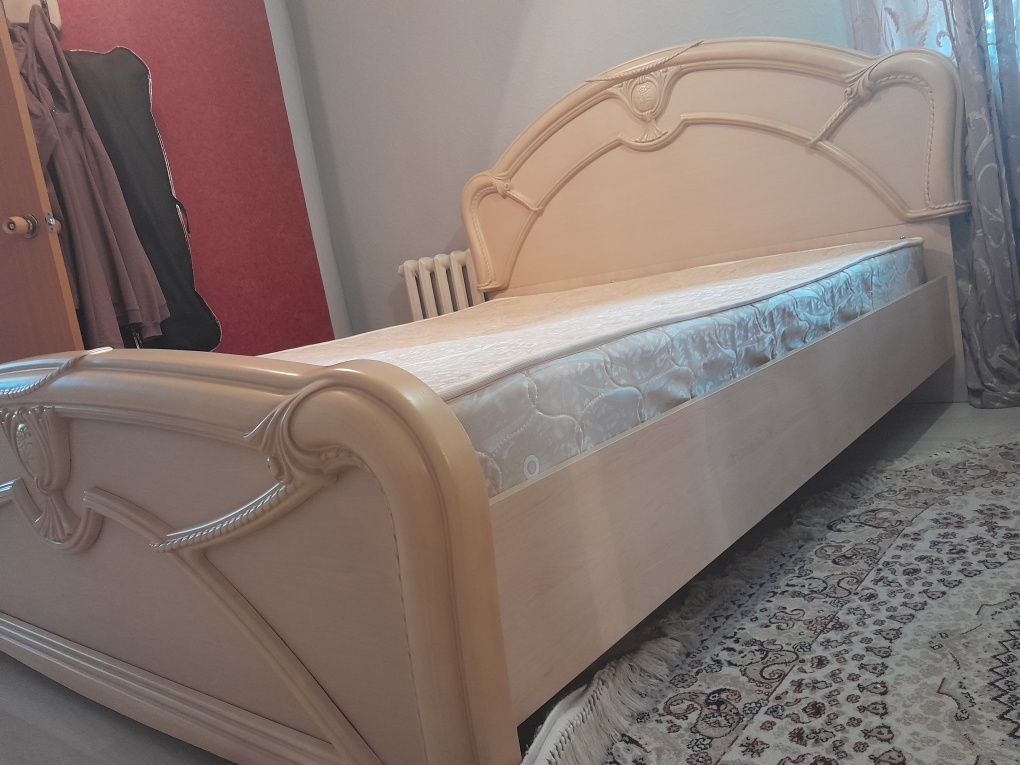 Продам двуспальную кровать 160×200