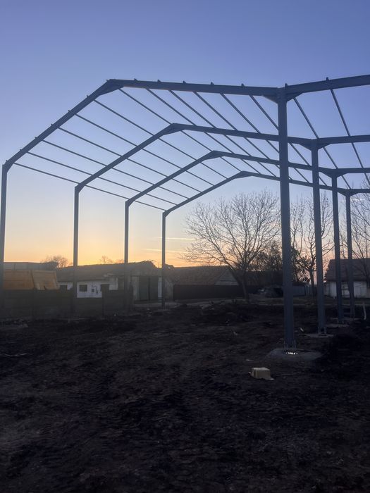 Vand structuri metalice pentru hale