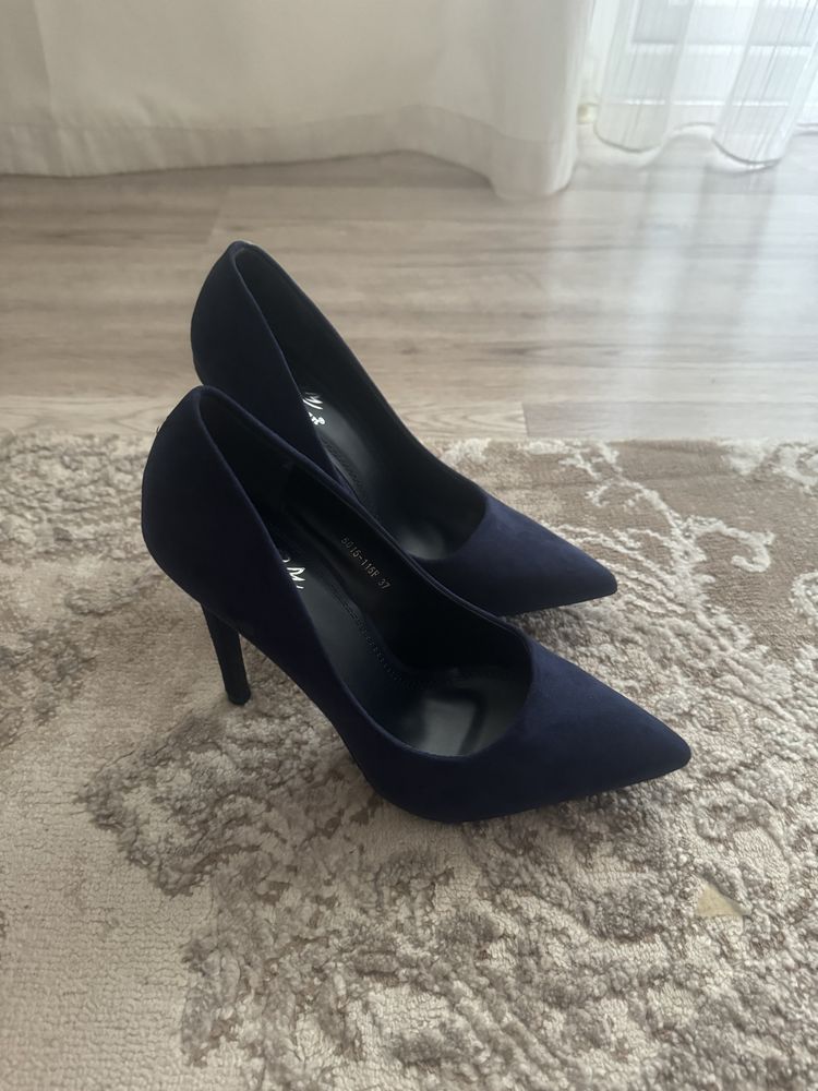 Pantofi noi, nepurtati stiletto mar. 37