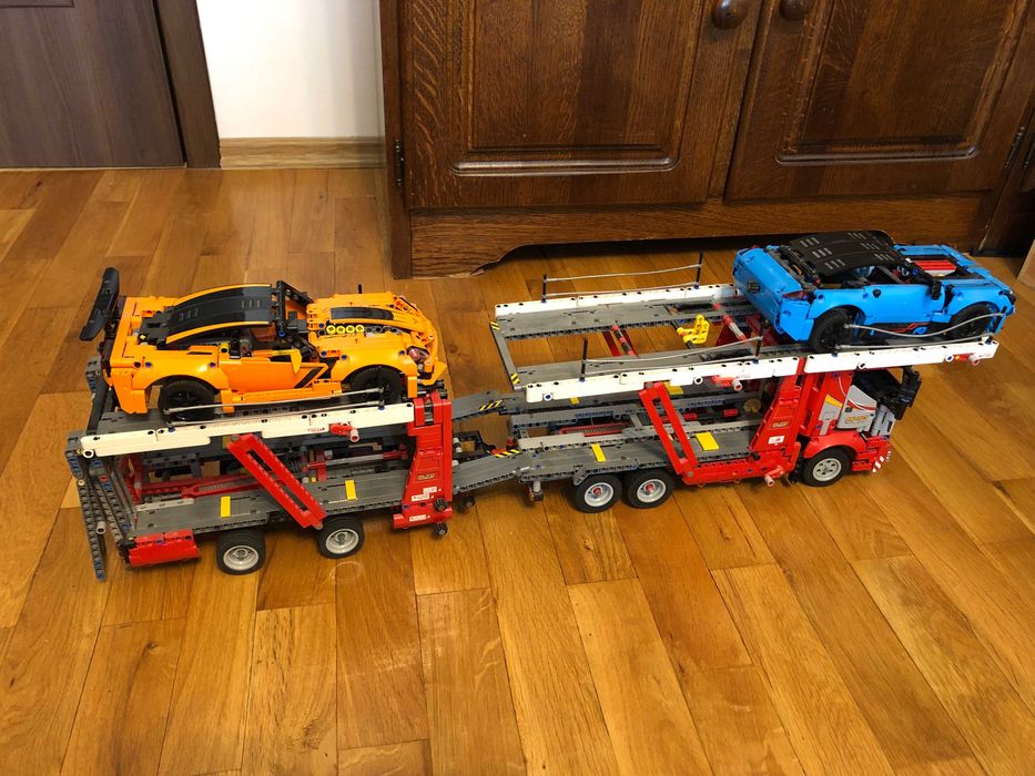 LEGO Technic Автовоз 42098 и LEGO Technic Corvette 42093