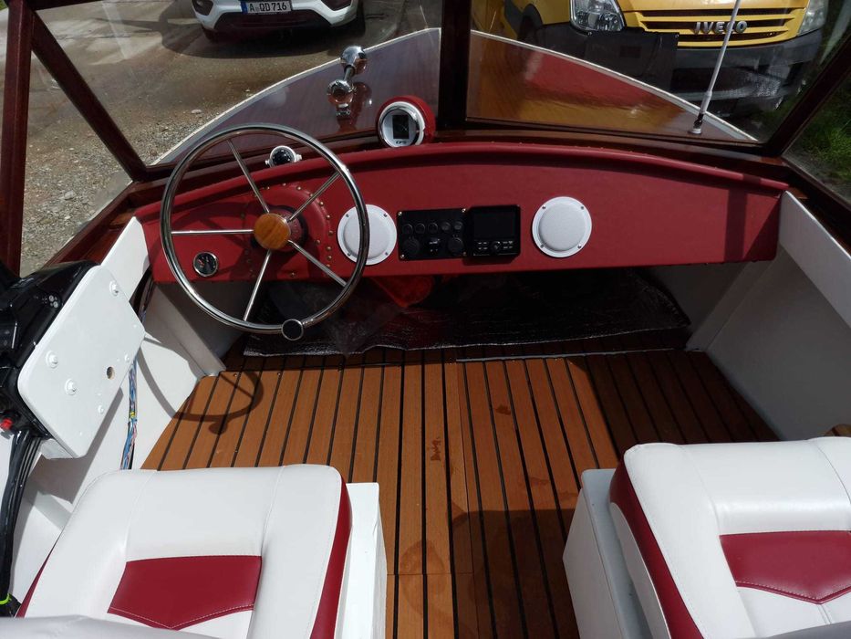 Vând Barca Tip Lotos ,motor Honda și trailer