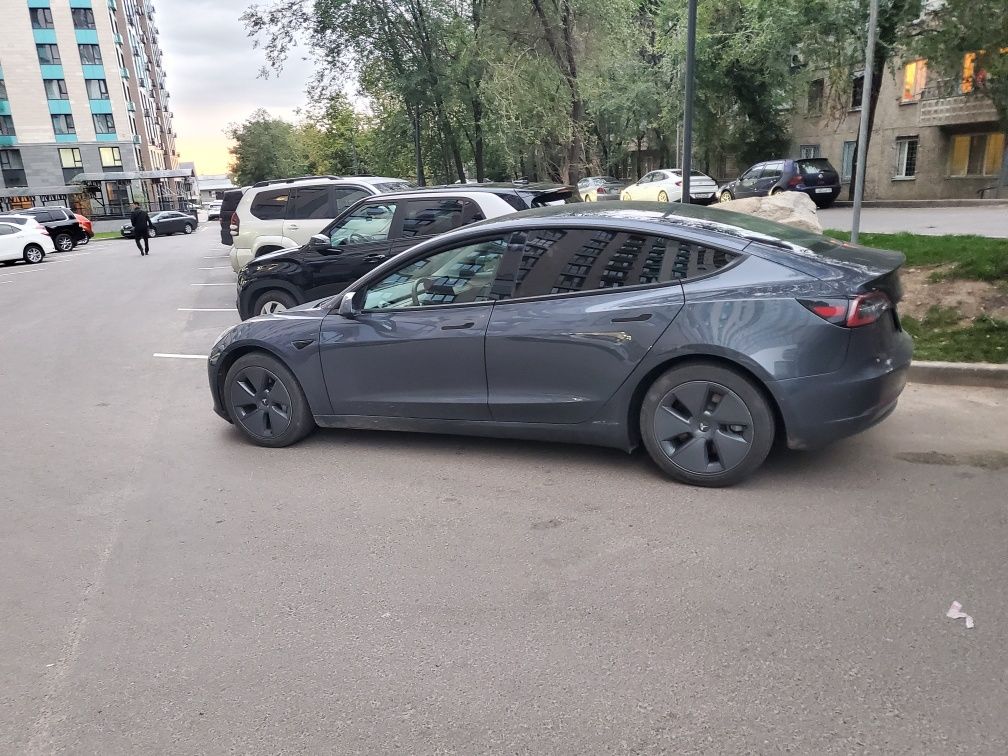 Tesla Model 3 LONG RANGE