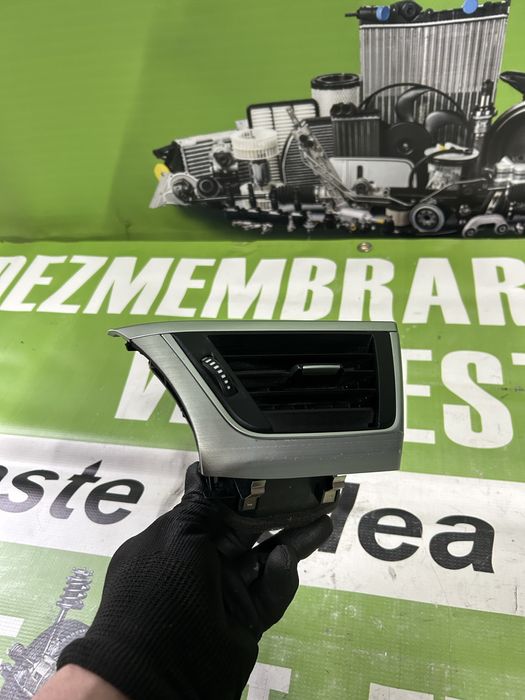 Grila aer interior stânga   bord BMW F30, F31 volan stânga