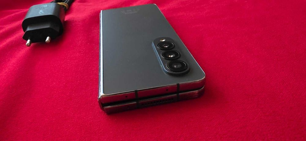 Samsung Galaxy Z Fold4 12GB RAM 256GB Graygreen-САМО НА МАЛЪК ДИСПЛЕЙ!