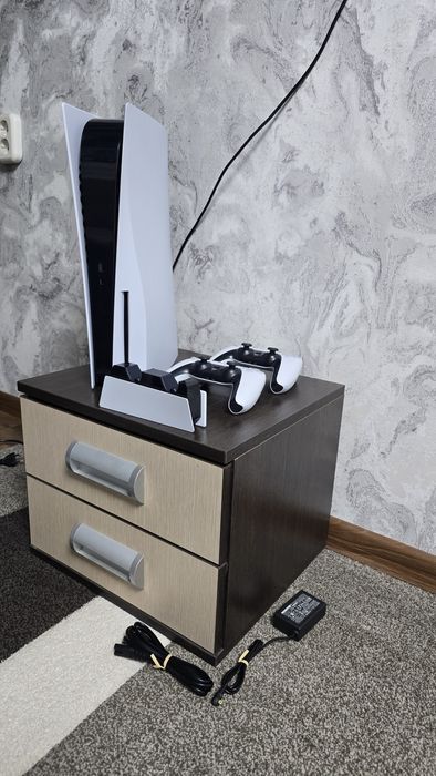 PS 5 с играми и 2 джостика