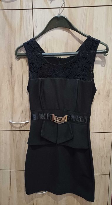 Продавам малка черна рокля