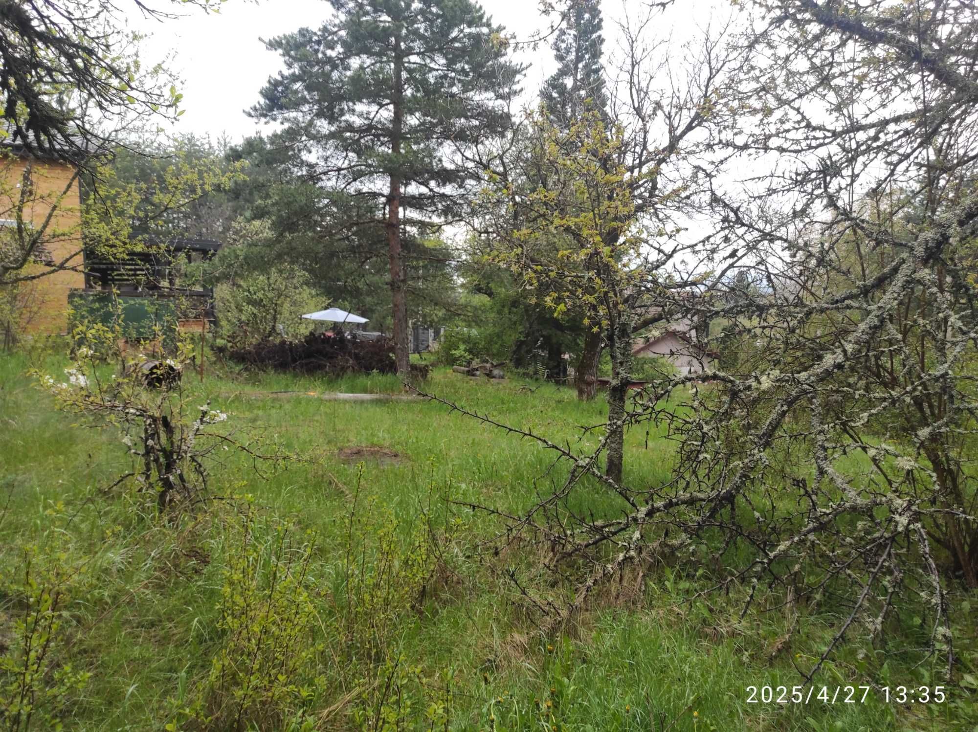 Продавам  къща    в "Щъркелово гнездо"
