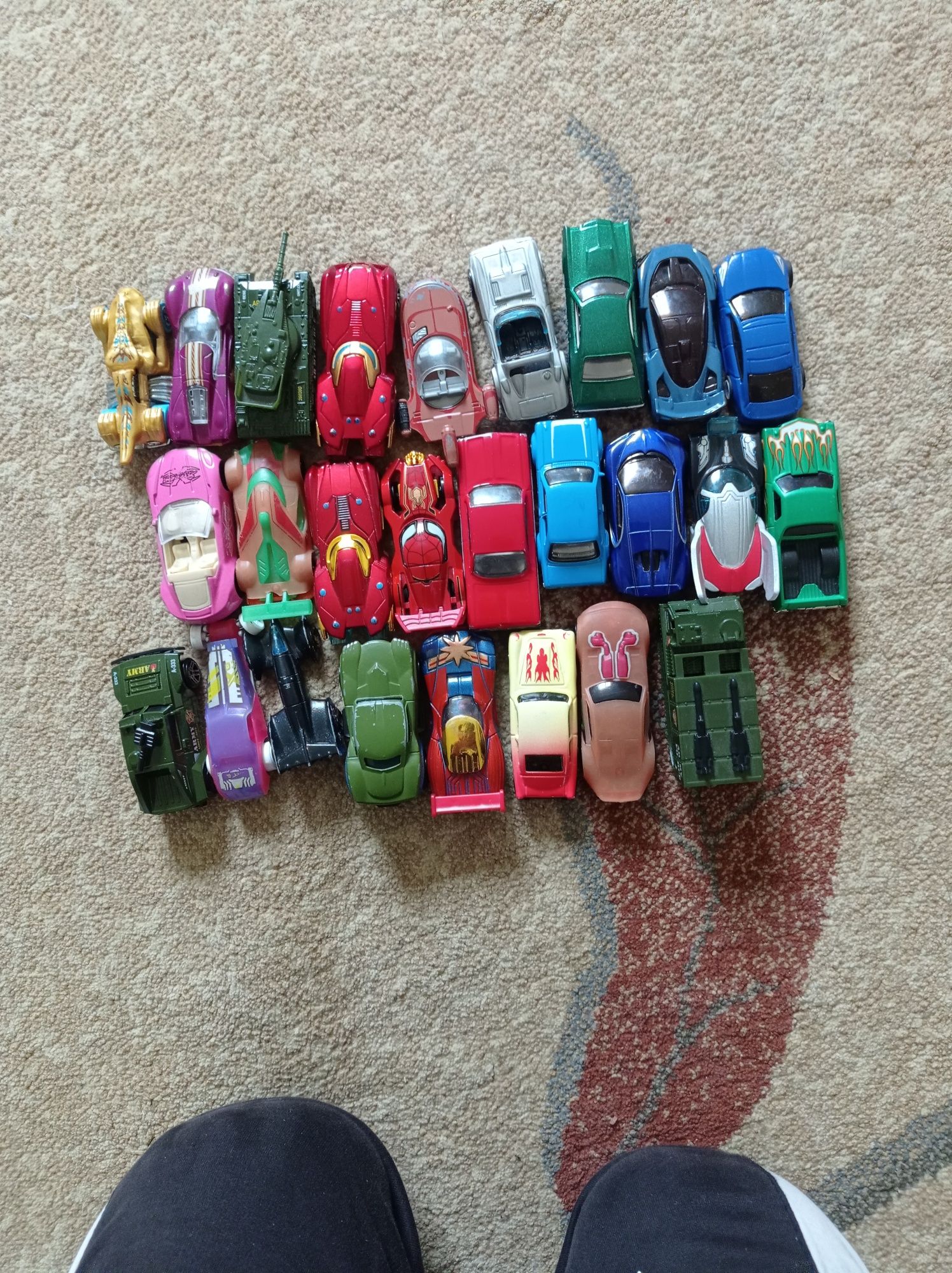 Машинки игрушечные