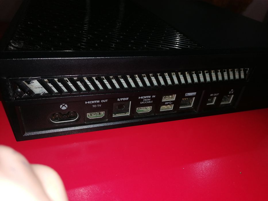 Vand xbox one 1tb. Pret negociabil
Vine cu maneta.