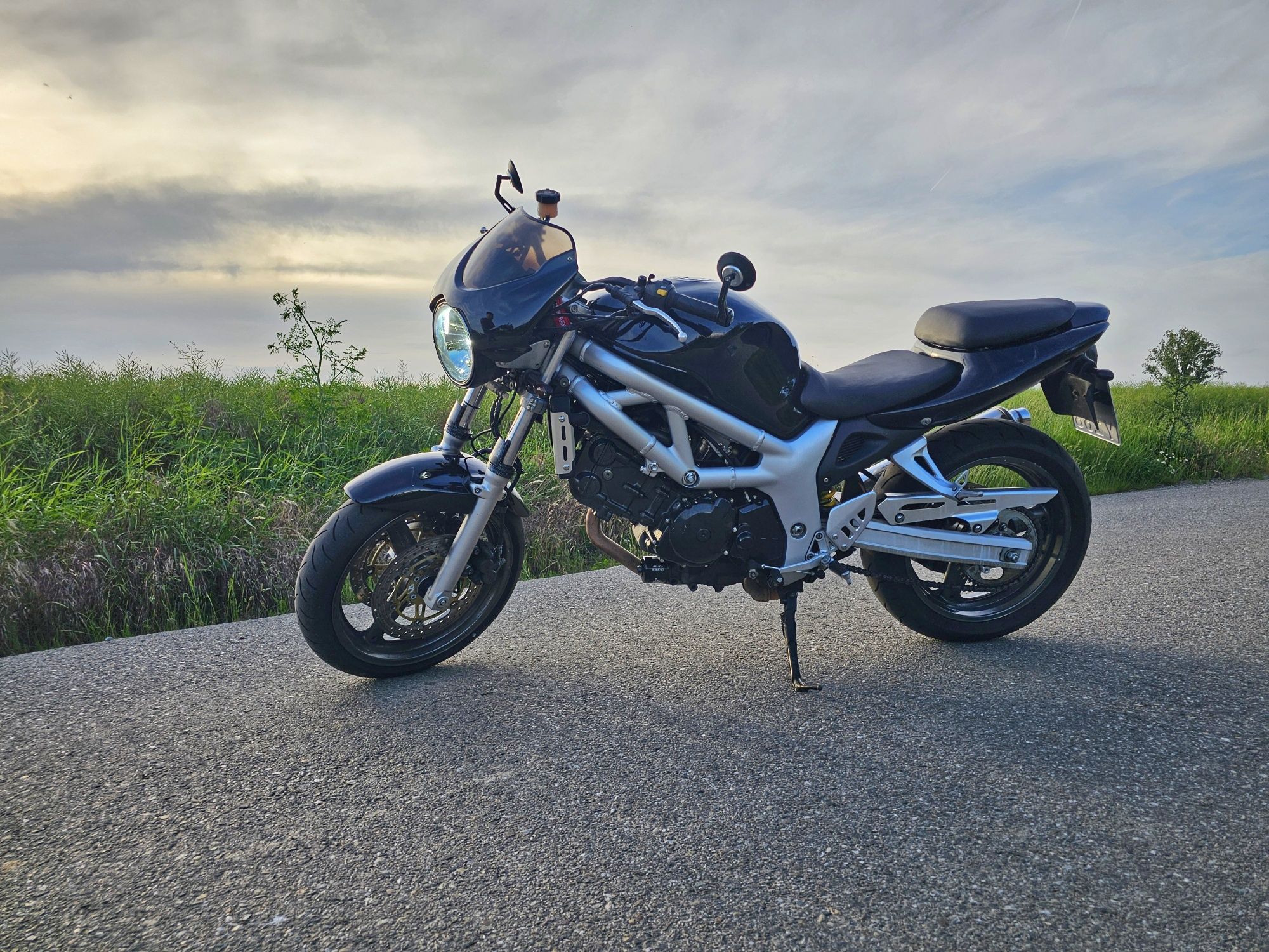 Vand Motocicleta Sukuzi SV650 Naked Bike 2.490