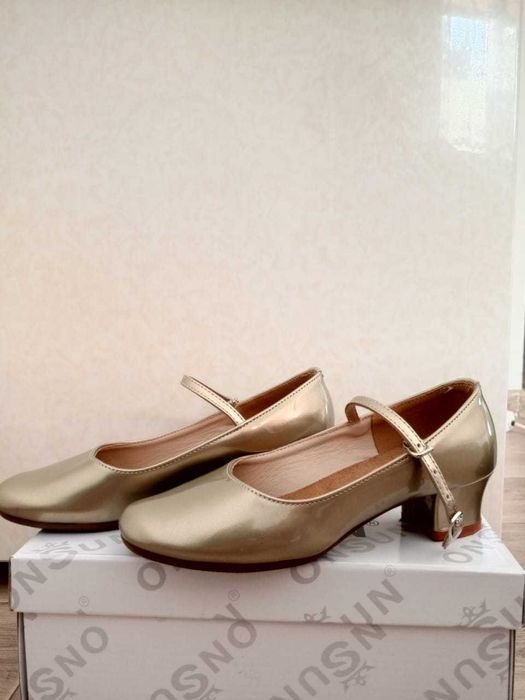 Продам туфли для танцев детские