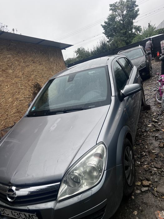 Opel Astra H 1.7 diesel înmatriculată, motor bun 4000 lei