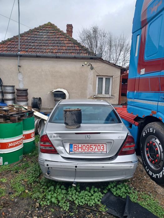 Dezmembrez Mercedes w203 c220