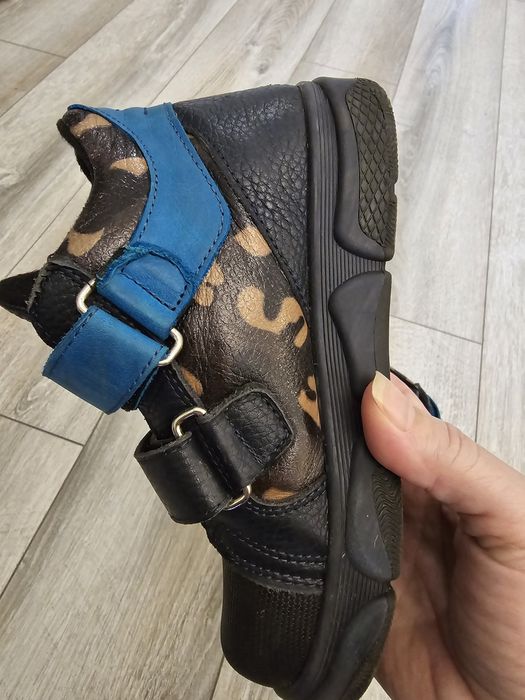 Продам ботинки детские демисезонные+ кроссовки