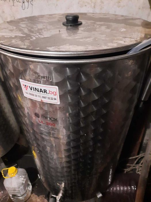 Бурета за вино 220 л. малко използвани