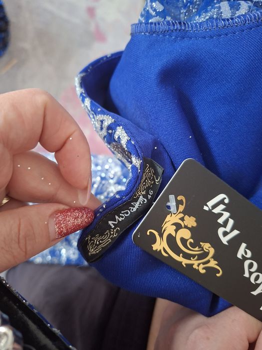 Rochie albastra ne purtata ...nu sa mai potrivit evenimentului