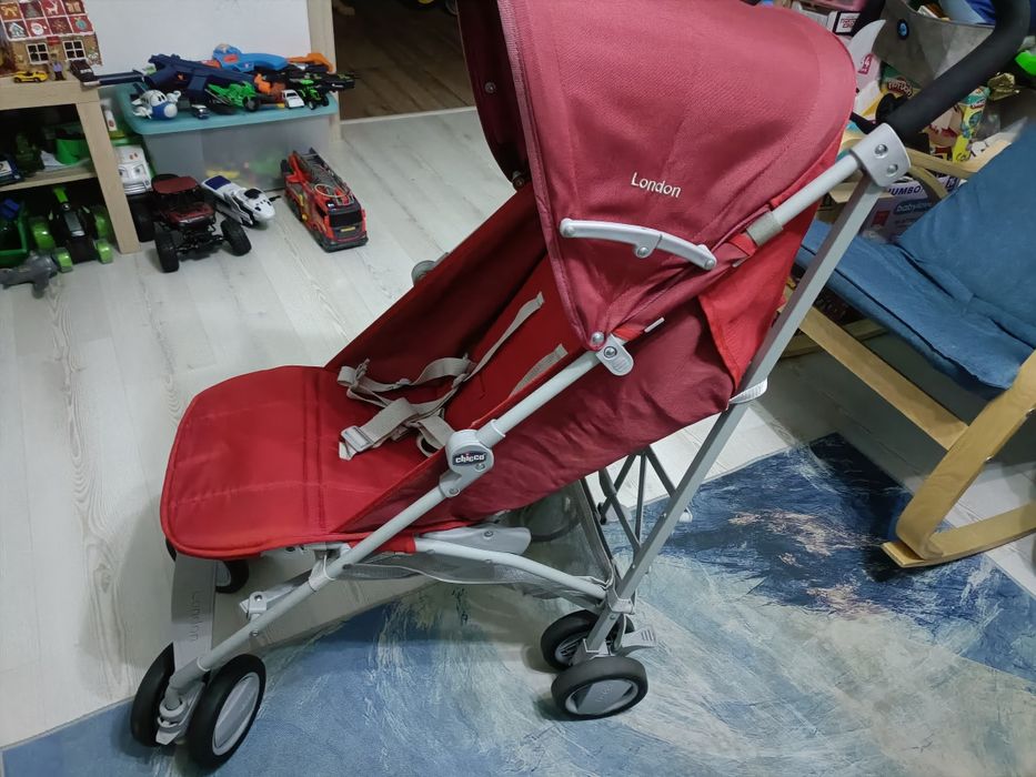 Vând Chicco London