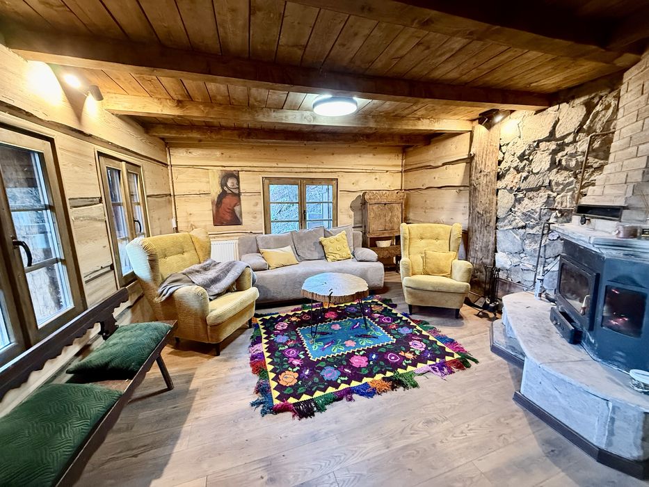 Inchiriez : Cabana de sub stanca