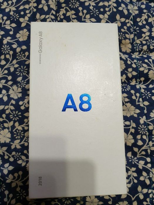 Продам смартфон Самсунг А8г Таб7+