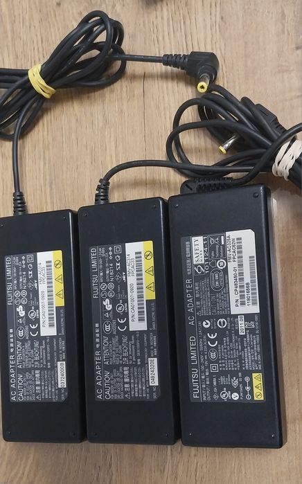 Оригинални зарядни Fujitsu 19v 4.22A.
