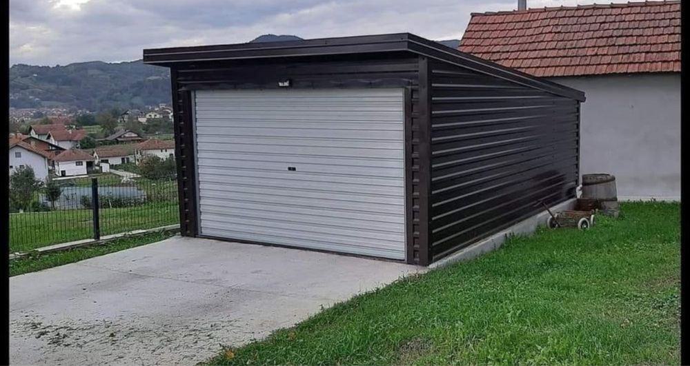 Construim garaje auto din lanouri sandwish