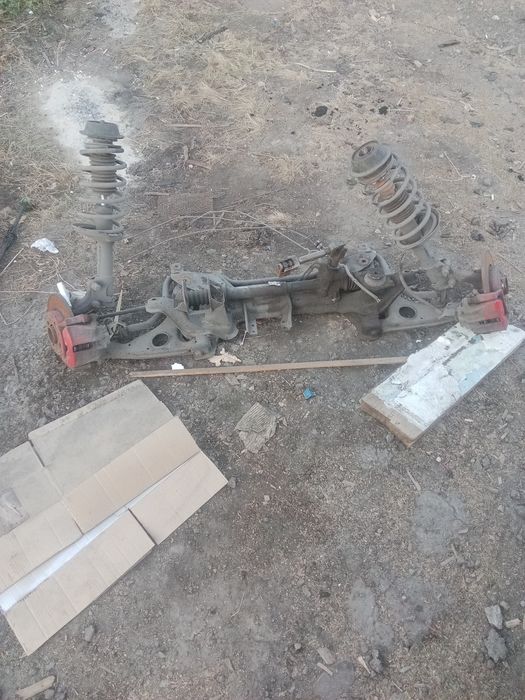 Продам переднюю балку поворотные кулаки суппорта на Фольксваген Пассат