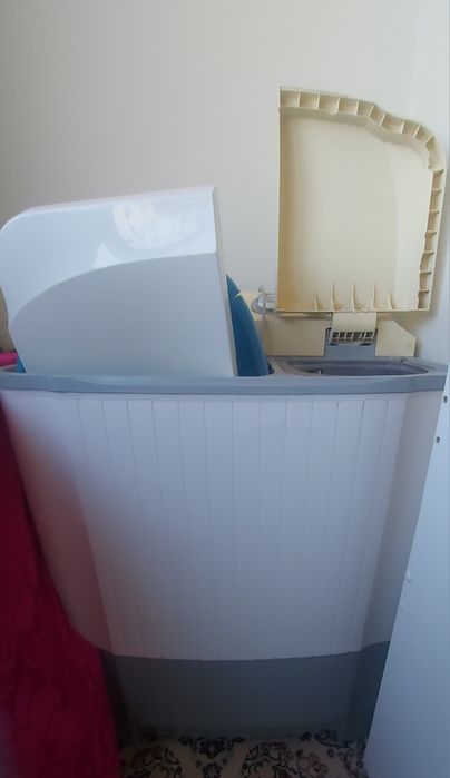 Продам стиральную машину полуавтомат LG  б/у в отличном состояние .