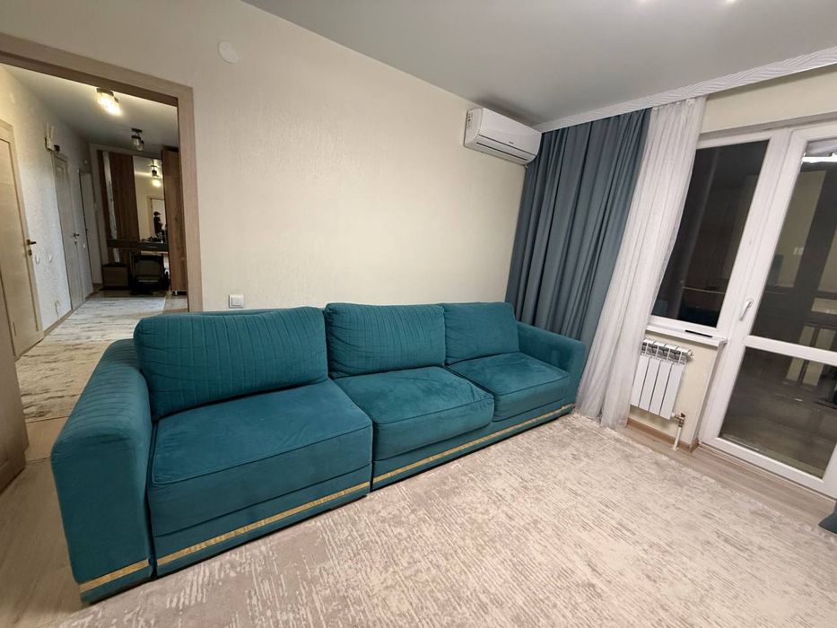 Продаю удобный стильный диван