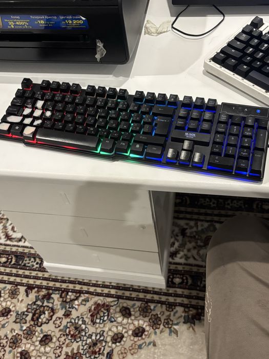 Продам клавиатуру с подсветкой