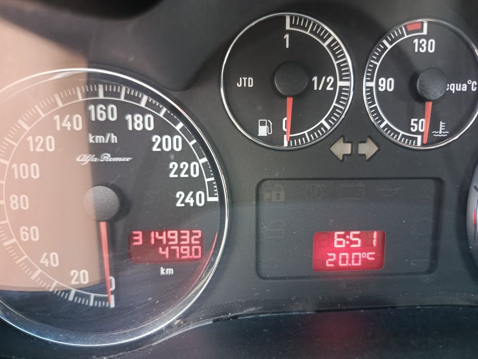 Vând Alfa Romeo 147