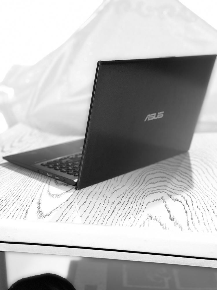 Asus Vivobook 15  core i3 ( sensorli ekran)