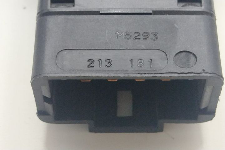 Buton Avarie 213181 / 213181A / 01525177 / 0152517701 / 2517701 / A70